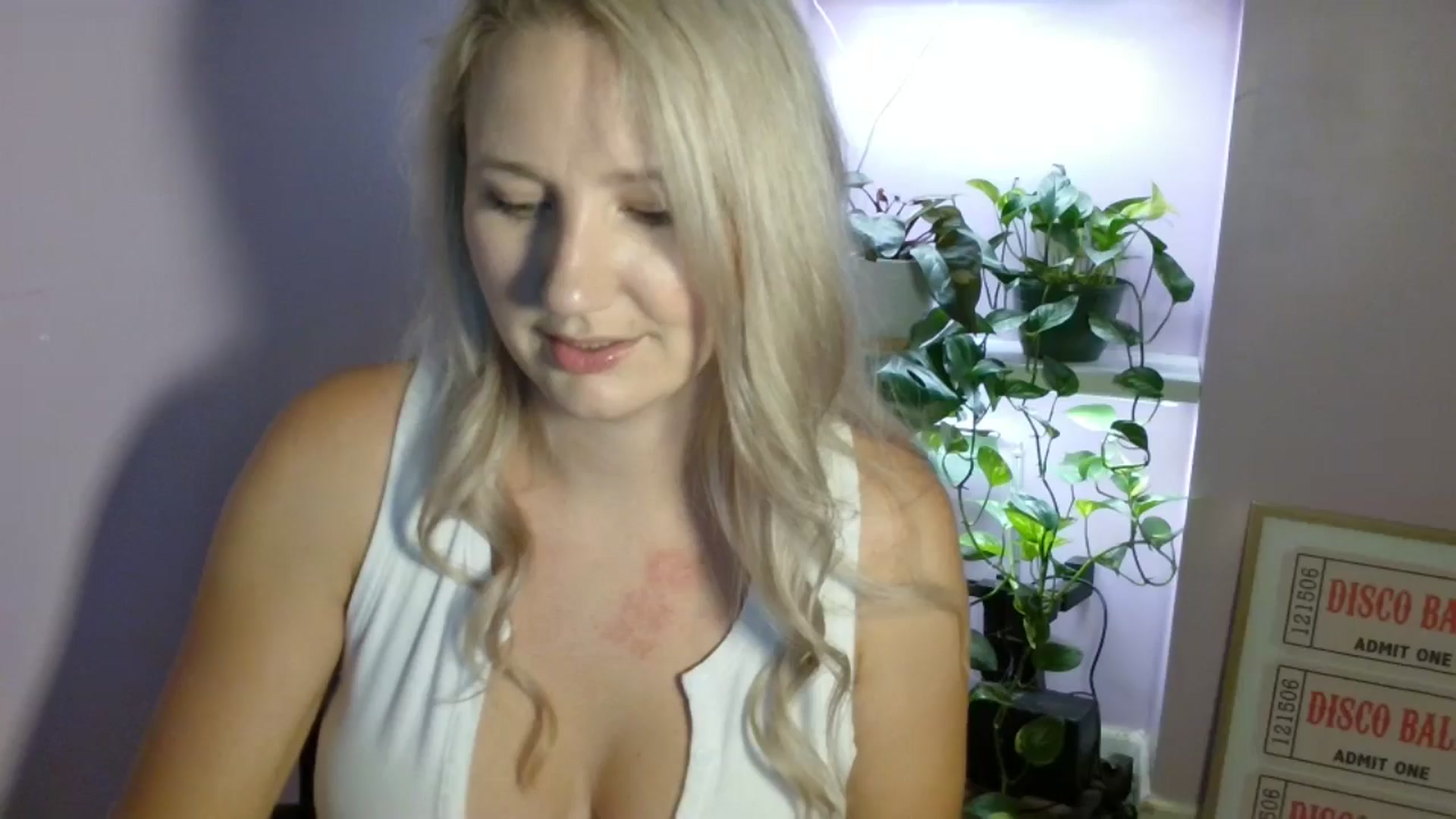 Gallery image thumbnail from EmmaHaze's myfreecams stream on, 08/26/2025, 04:07 image 6 of 20