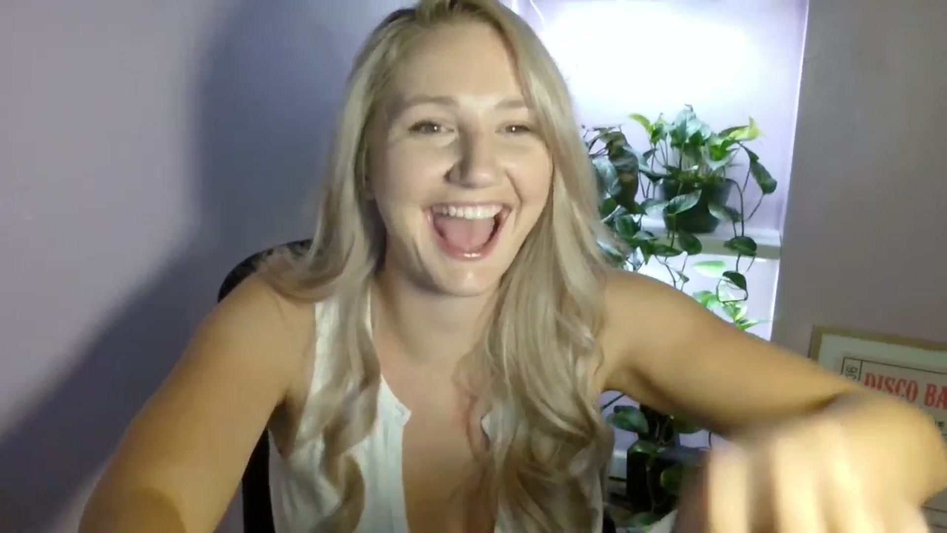 Gallery image thumbnail from EmmaHaze's myfreecams stream on, 08/26/2025, 04:07 image 17 of 20