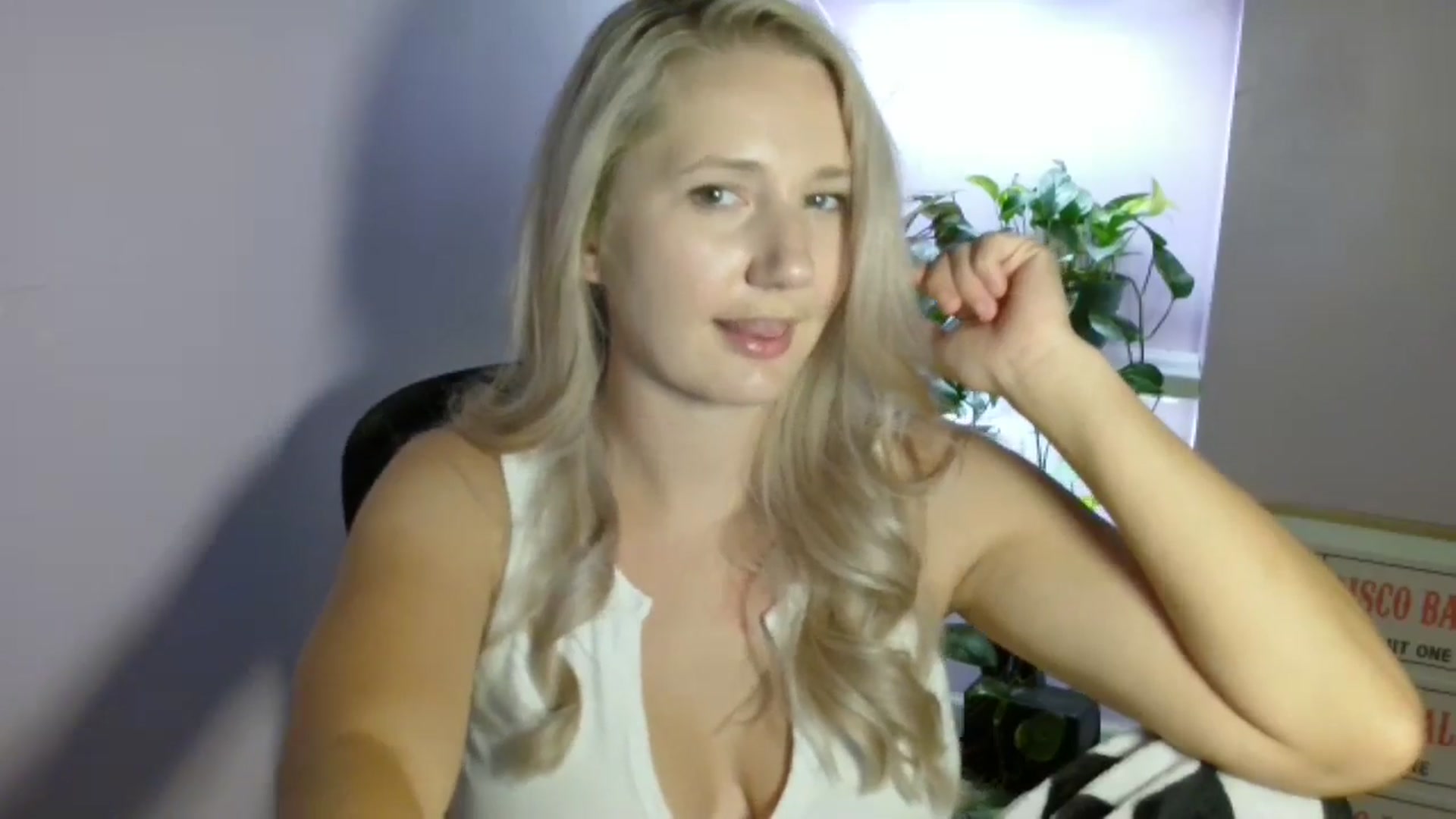 Gallery image thumbnail from EmmaHaze's myfreecams stream on, 08/26/2025, 04:07 image 19 of 20