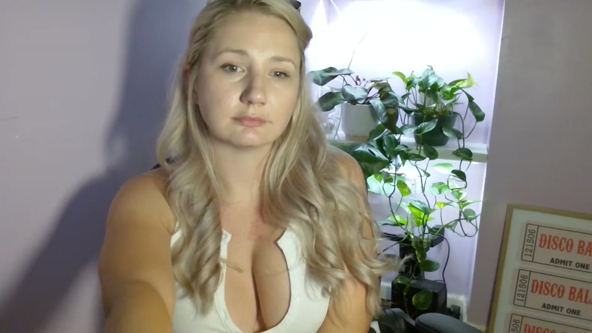 Gallery image thumbnail from EmmaHaze's myfreecams stream on, 08/26/2025, 05:20 image 7 of 20