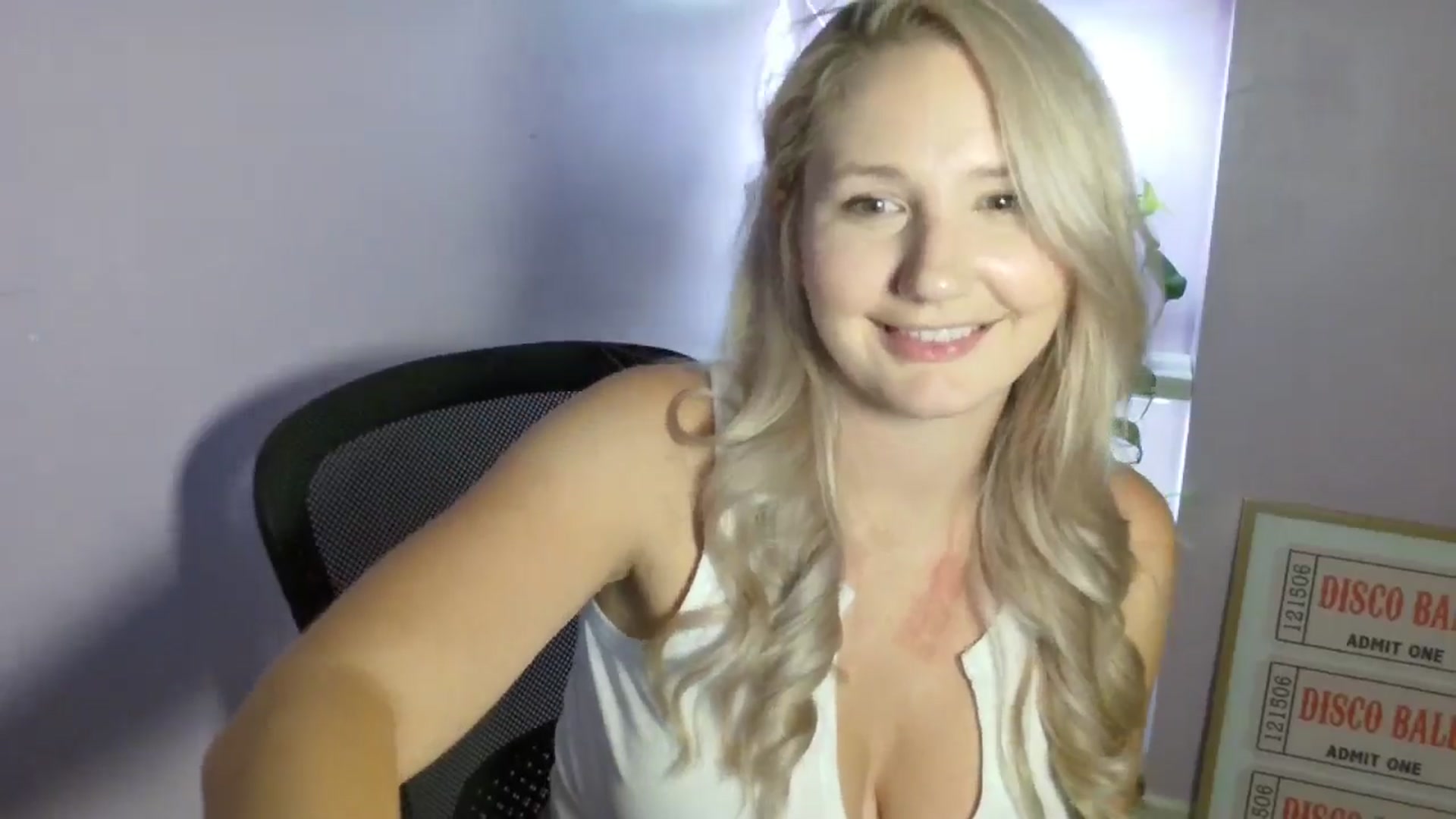 Gallery image thumbnail from EmmaHaze's myfreecams stream on, 08/26/2025, 05:20 image 18 of 20