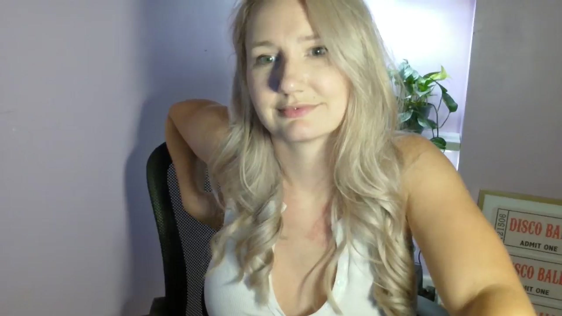 Gallery image thumbnail from EmmaHaze's myfreecams stream on, 08/26/2025, 05:20 image 20 of 20