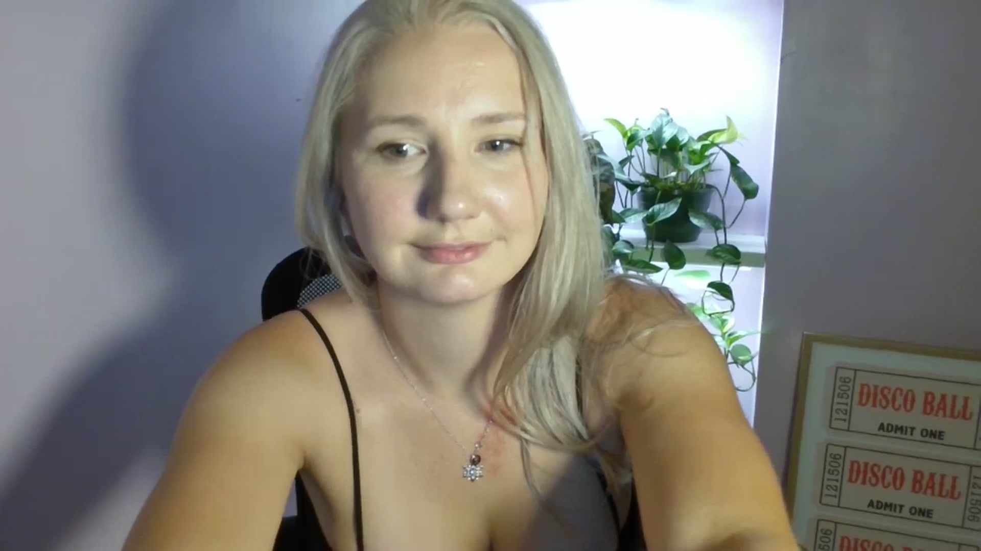Gallery image thumbnail from EmmaHaze's myfreecams stream on, 08/27/2025, 06:03 image 14 of 20