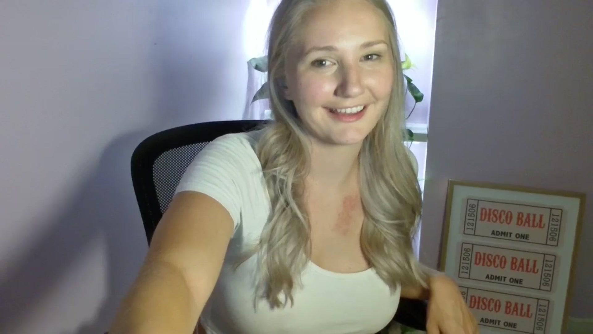 Gallery image thumbnail from EmmaHaze's myfreecams stream on, 08/28/2025, 04:50 image 9 of 20
