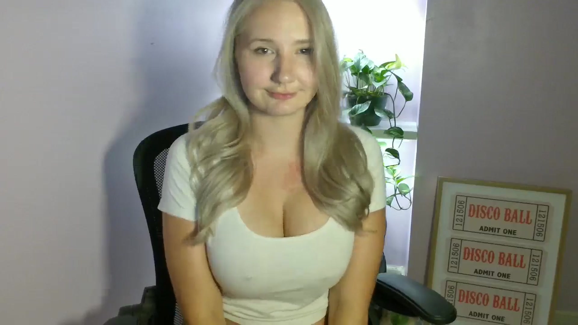Gallery image thumbnail from EmmaHaze's myfreecams stream on, 08/28/2025, 04:50 image 14 of 20