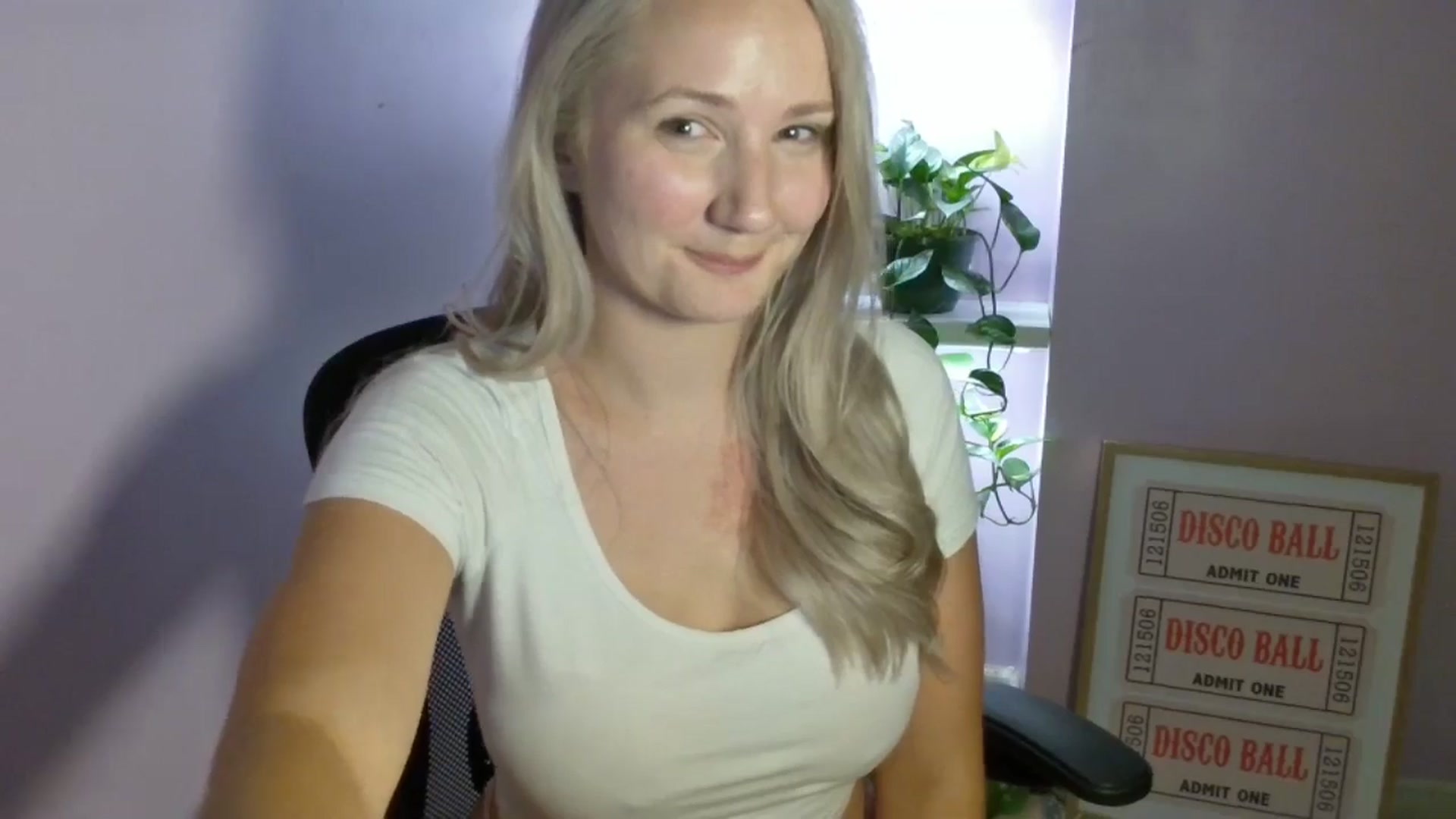 Gallery image thumbnail from EmmaHaze's myfreecams stream on, 08/28/2025, 04:50 image 17 of 20