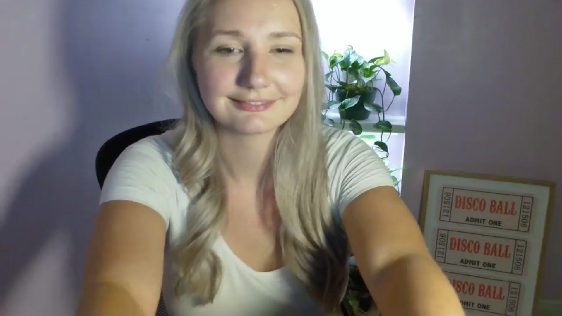 Gallery image thumbnail from EmmaHaze's myfreecams stream on, 08/28/2025, 04:50 image 13 of 20