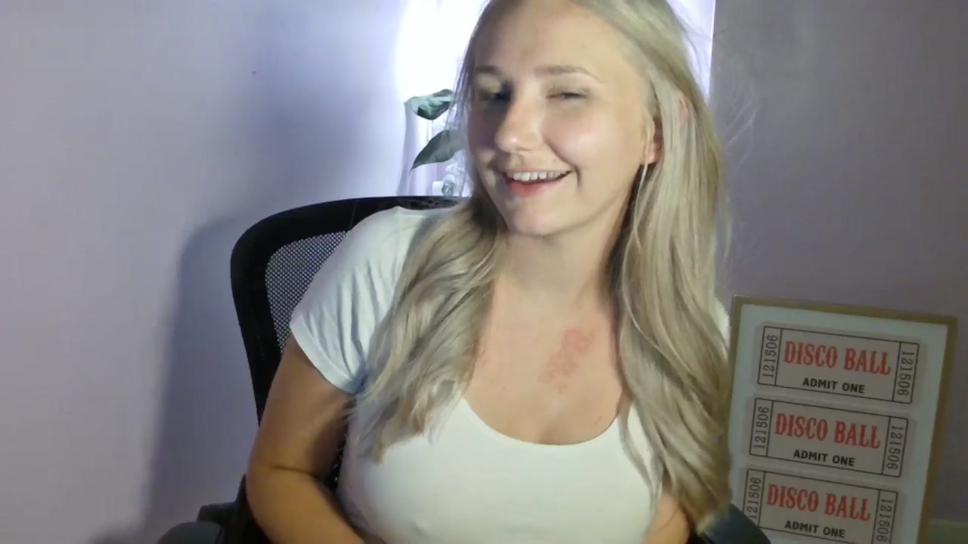 Gallery image thumbnail from EmmaHaze's myfreecams stream on, 08/28/2025, 04:50 image 11 of 20