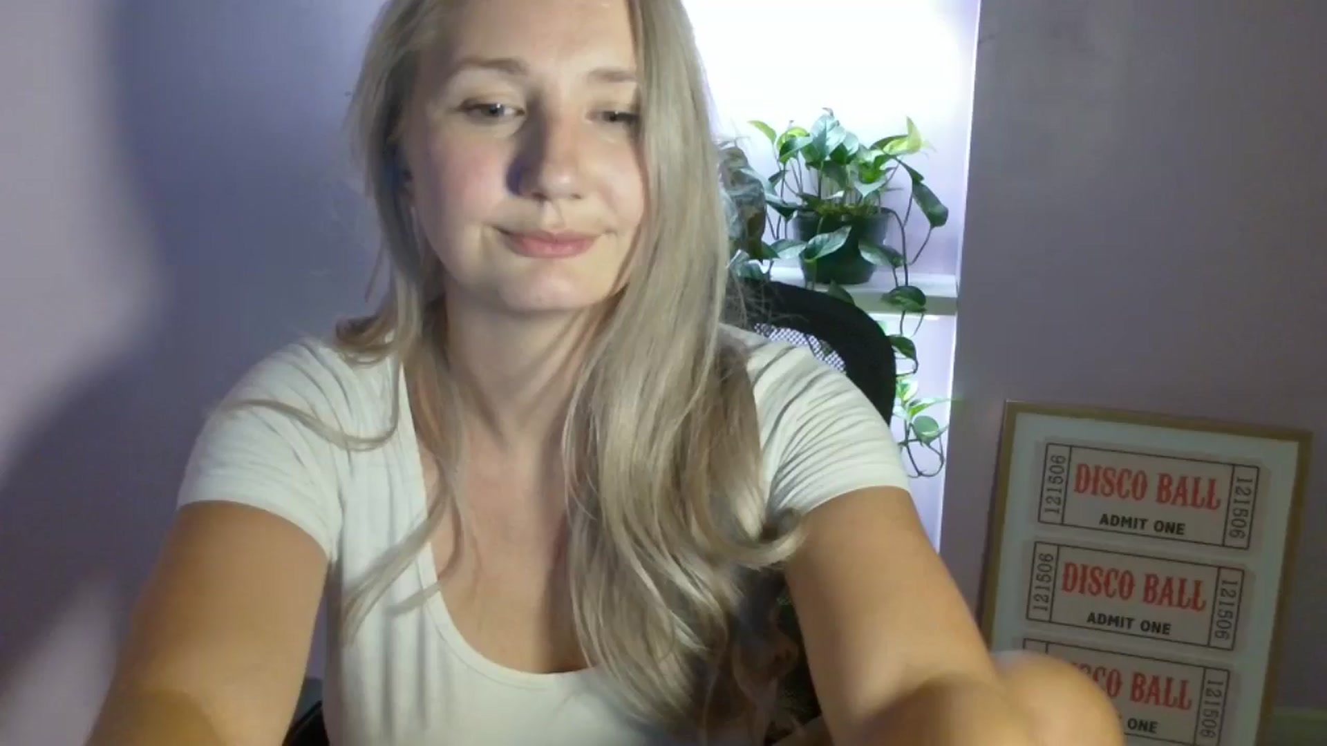 Gallery image thumbnail from EmmaHaze's myfreecams stream on, 08/28/2025, 04:50 image 12 of 20