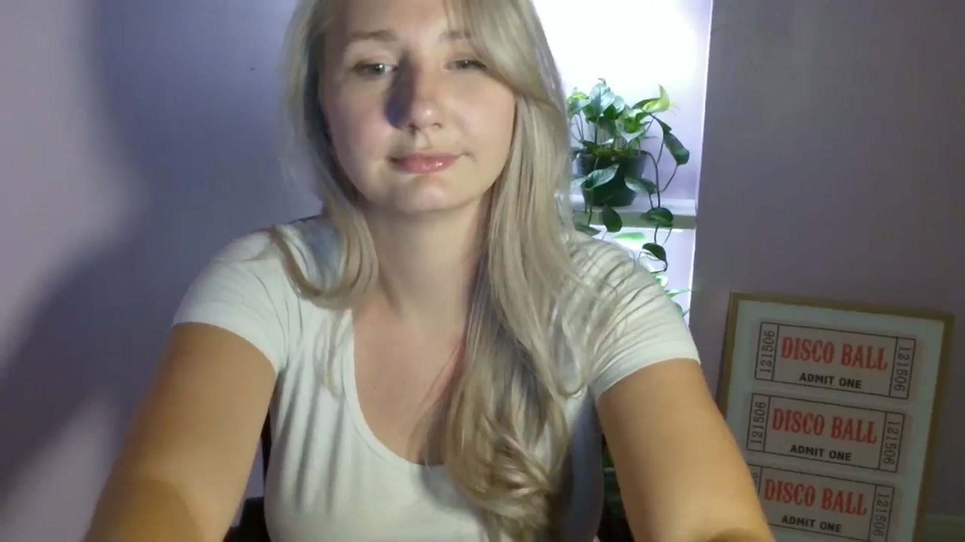 Gallery image thumbnail from EmmaHaze's myfreecams stream on, 08/28/2025, 05:03 image 7 of 20