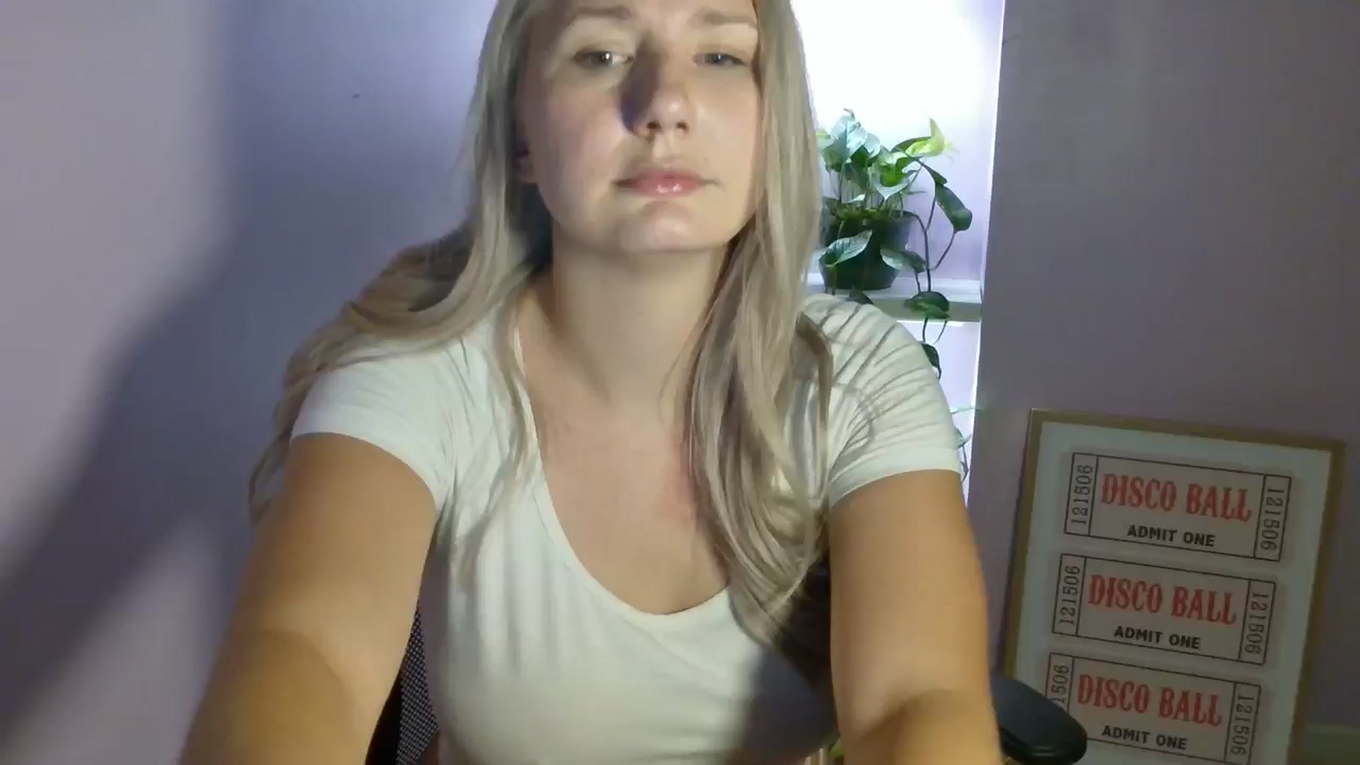 Gallery image thumbnail from EmmaHaze's myfreecams stream on, 08/28/2025, 05:03 image 1 of 20