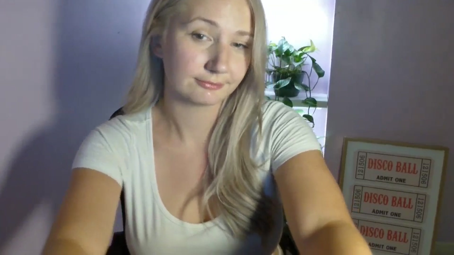 Gallery image thumbnail from EmmaHaze's myfreecams stream on, 08/28/2025, 05:03 image 13 of 20