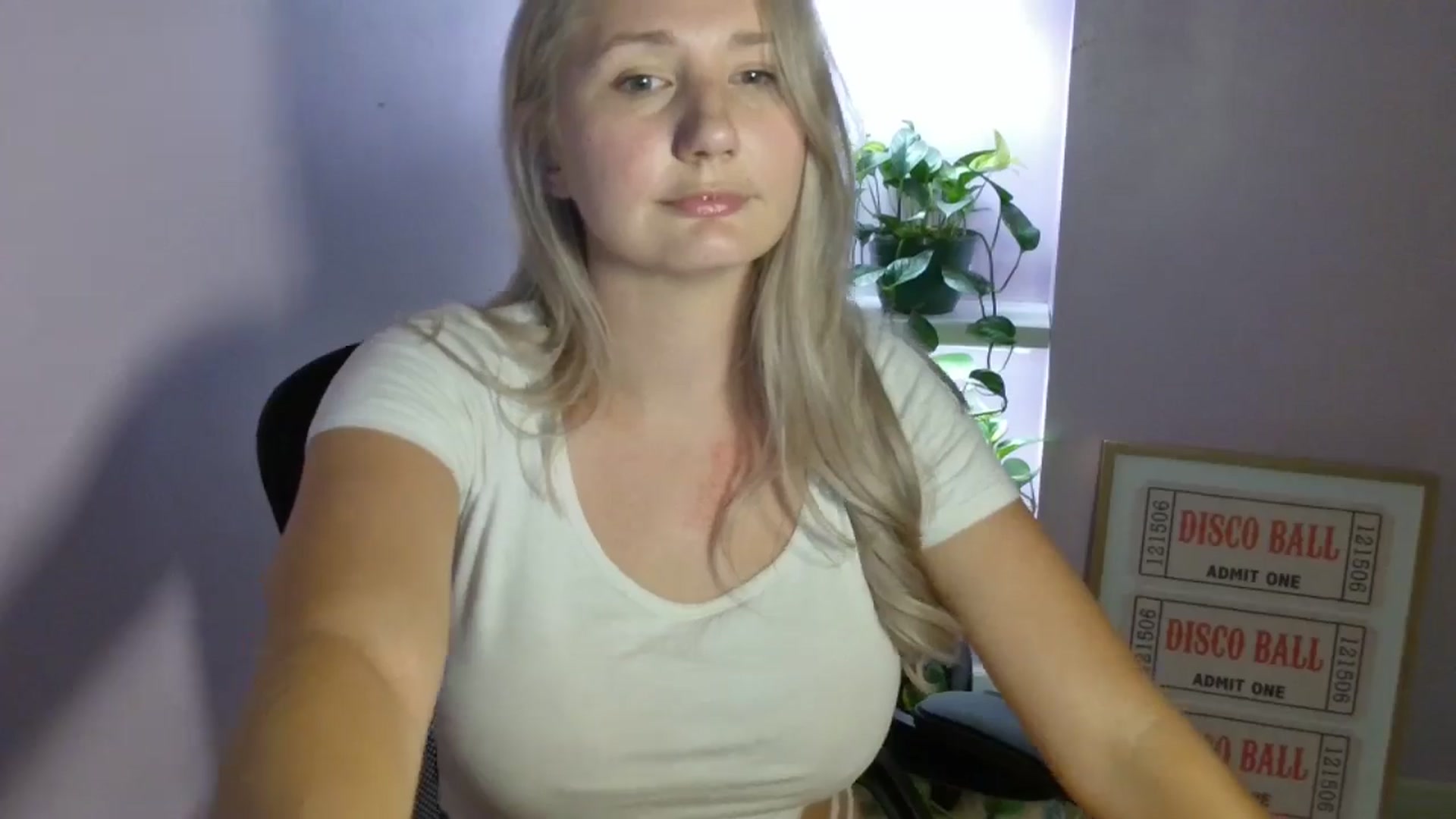 Gallery image thumbnail from EmmaHaze's myfreecams stream on, 08/28/2025, 05:03 image 9 of 20
