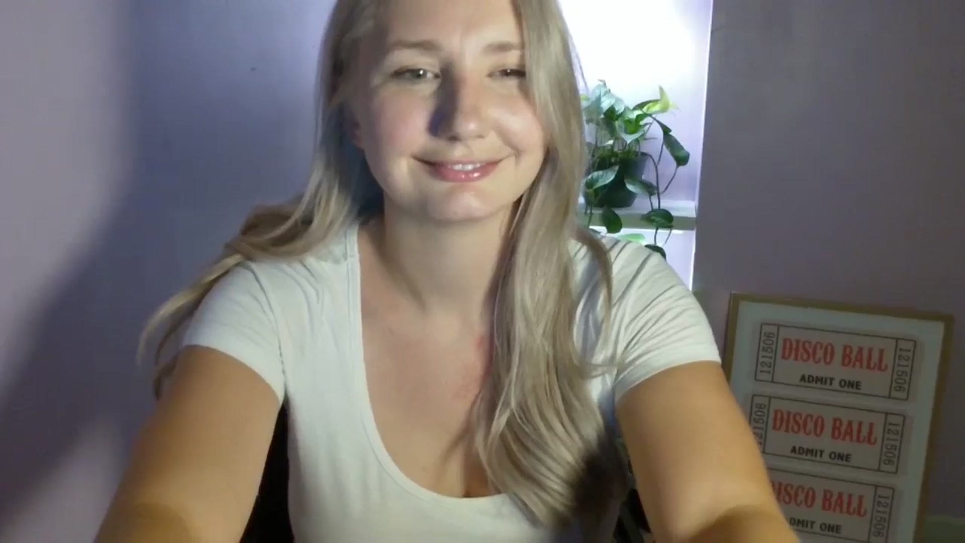 Gallery image thumbnail from EmmaHaze's myfreecams stream on, 08/28/2025, 05:03 image 12 of 20