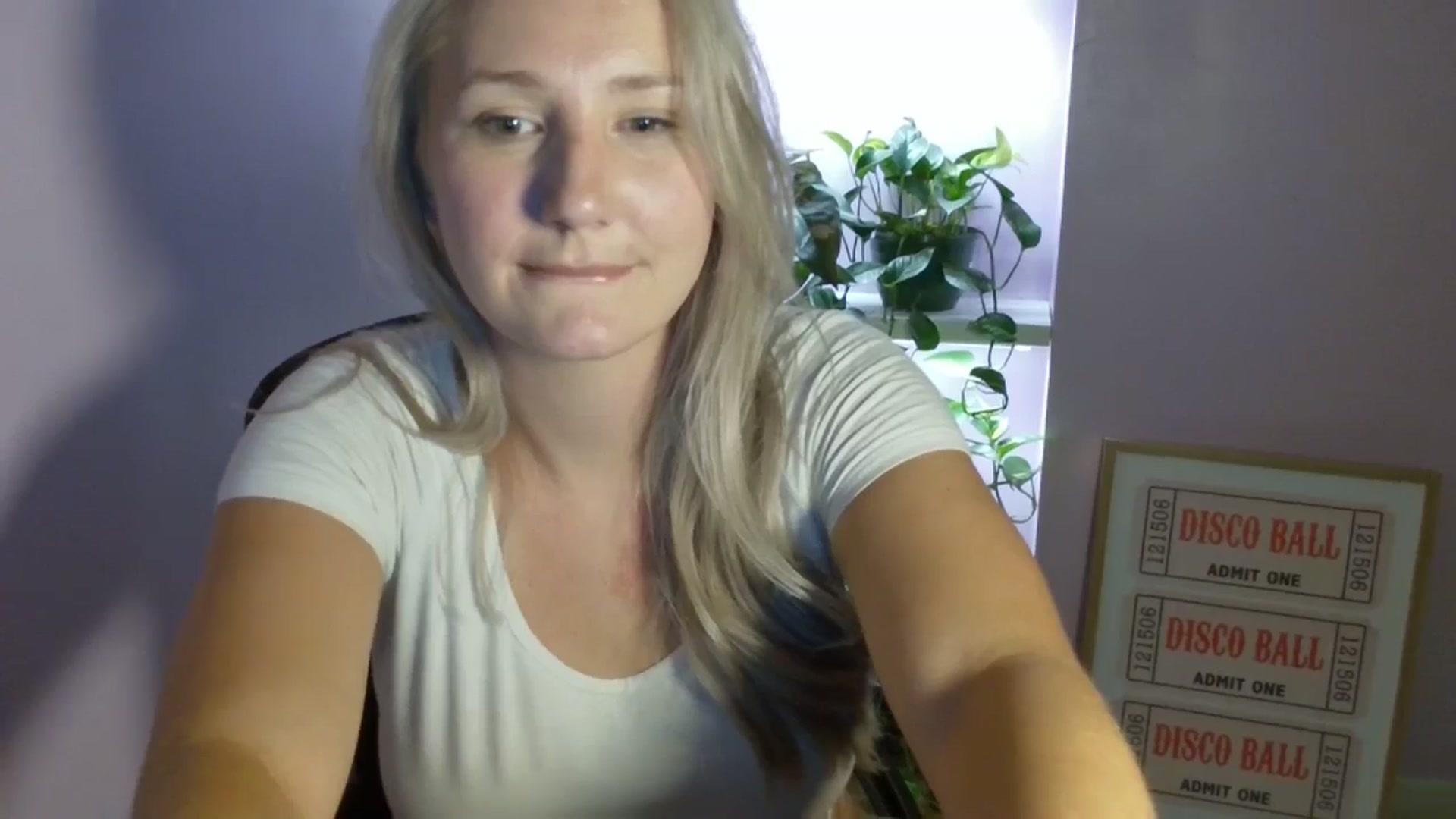 Gallery image thumbnail from EmmaHaze's myfreecams stream on, 08/28/2025, 05:03 image 4 of 20