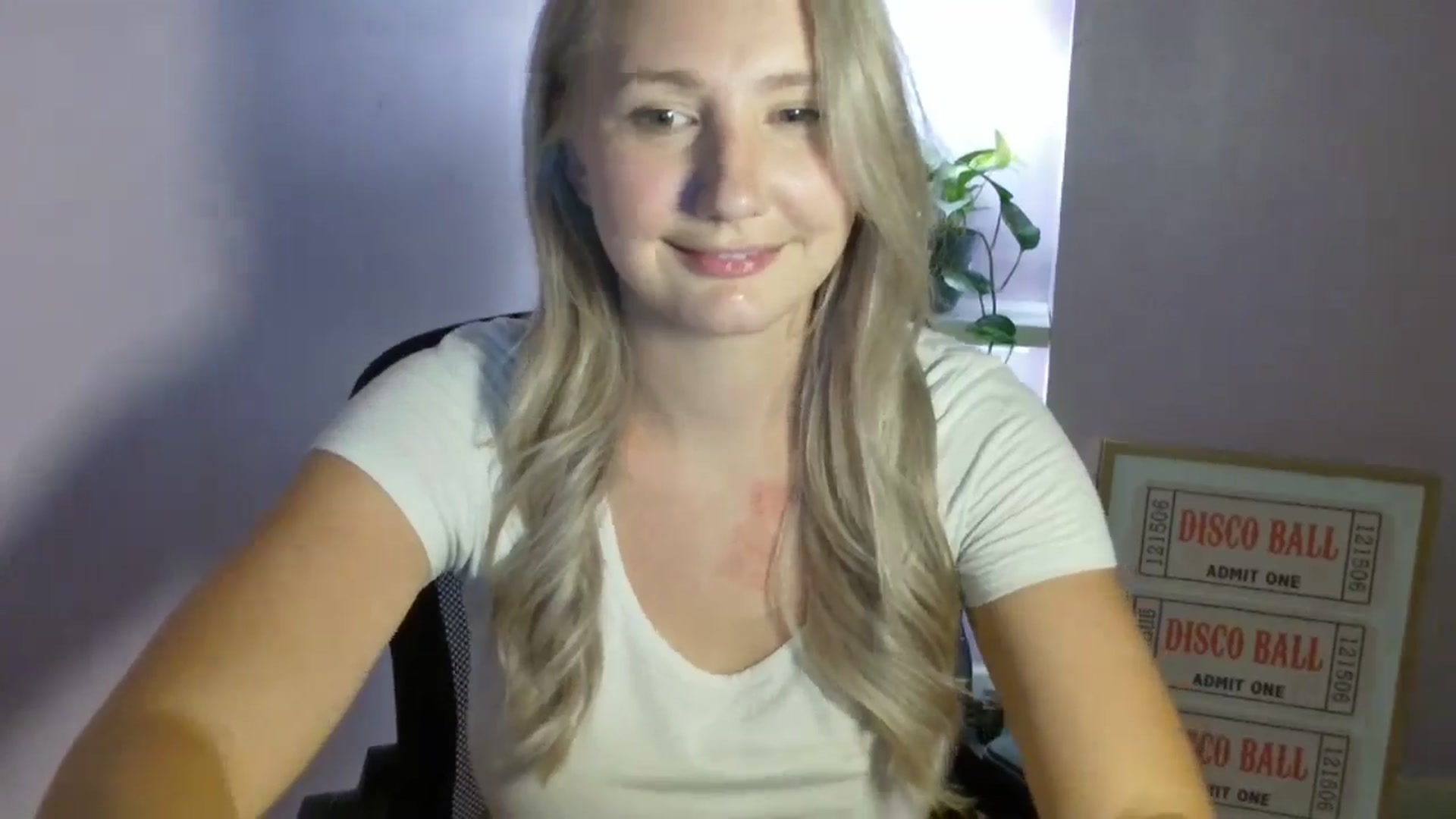 Gallery image thumbnail from EmmaHaze's myfreecams stream on, 08/28/2025, 05:03 image 11 of 20