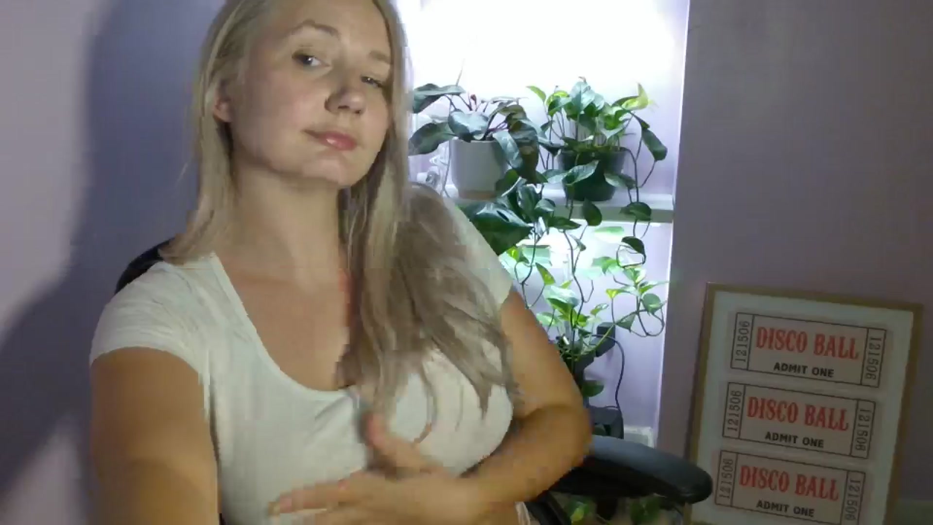 Gallery image thumbnail from EmmaHaze's myfreecams stream on, 08/28/2025, 05:03 image 18 of 20