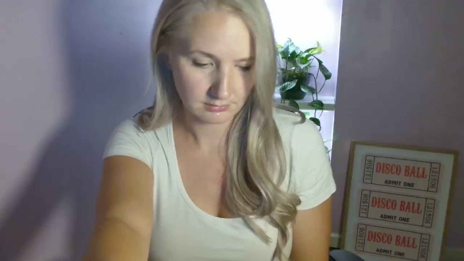 Gallery image thumbnail from EmmaHaze's myfreecams stream on, 08/28/2025, 05:03 image 19 of 20