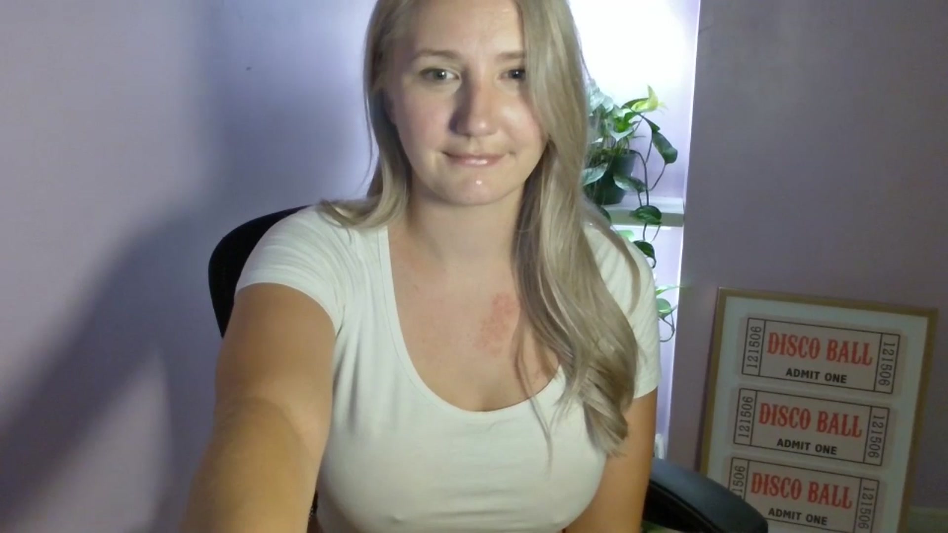 Gallery image thumbnail from EmmaHaze's myfreecams stream on, 08/28/2025, 05:03 image 14 of 20