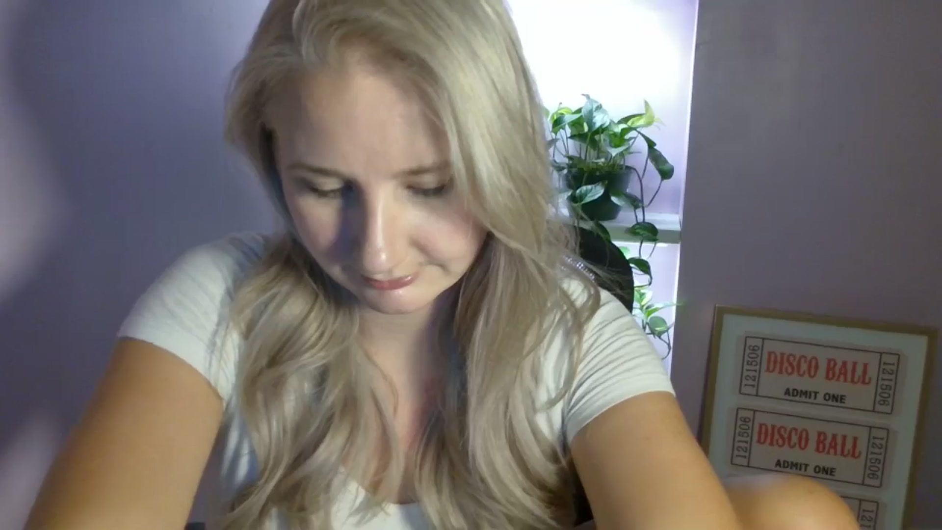 Gallery image thumbnail from EmmaHaze's myfreecams stream on, 08/28/2025, 05:52 image 9 of 20