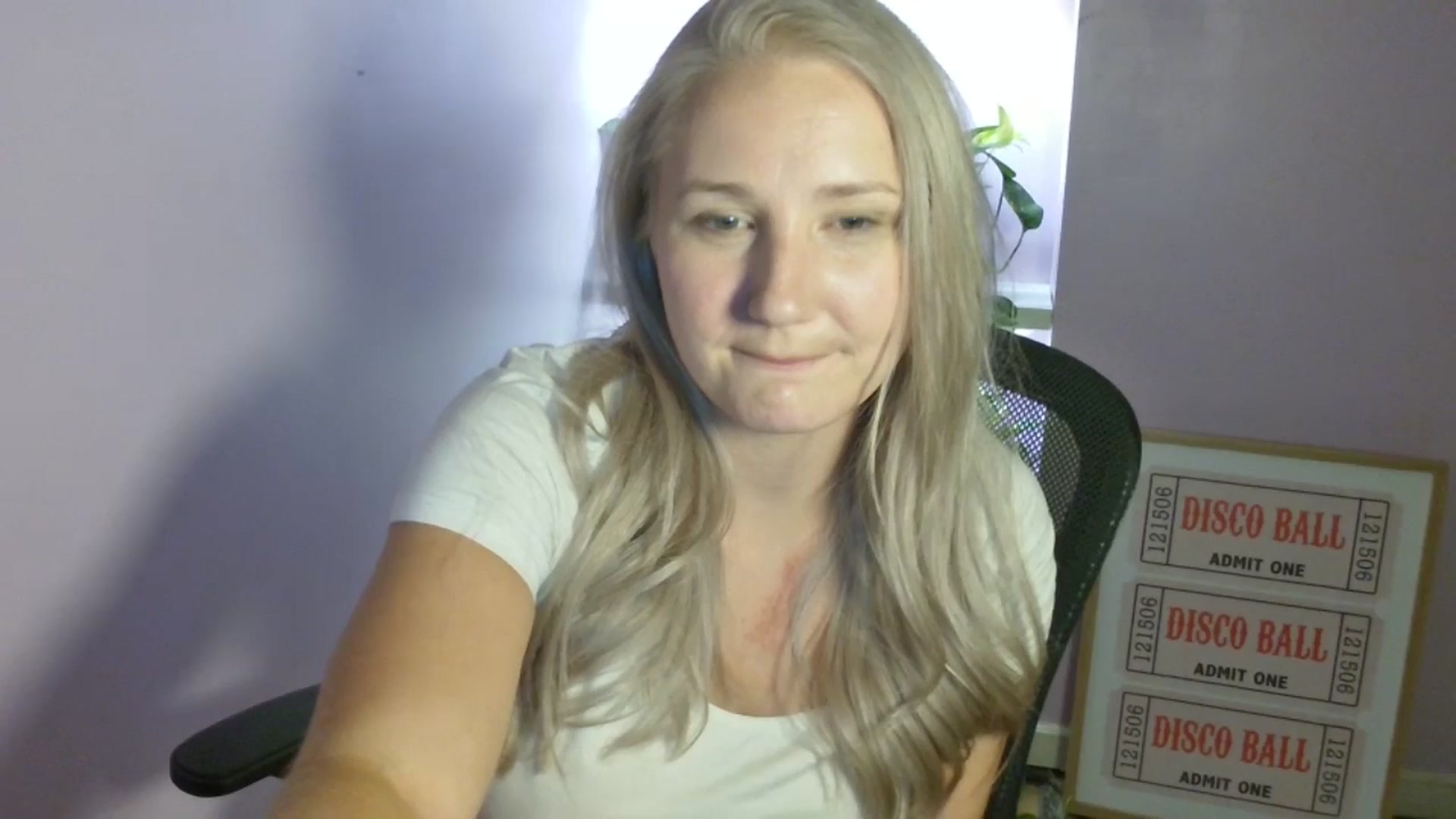 Gallery image thumbnail from EmmaHaze's myfreecams stream on, 08/28/2025, 05:52 image 17 of 20