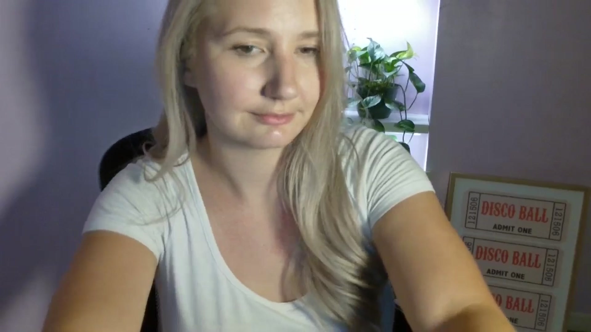 Gallery image thumbnail from EmmaHaze's myfreecams stream on, 08/28/2025, 05:52 image 19 of 20