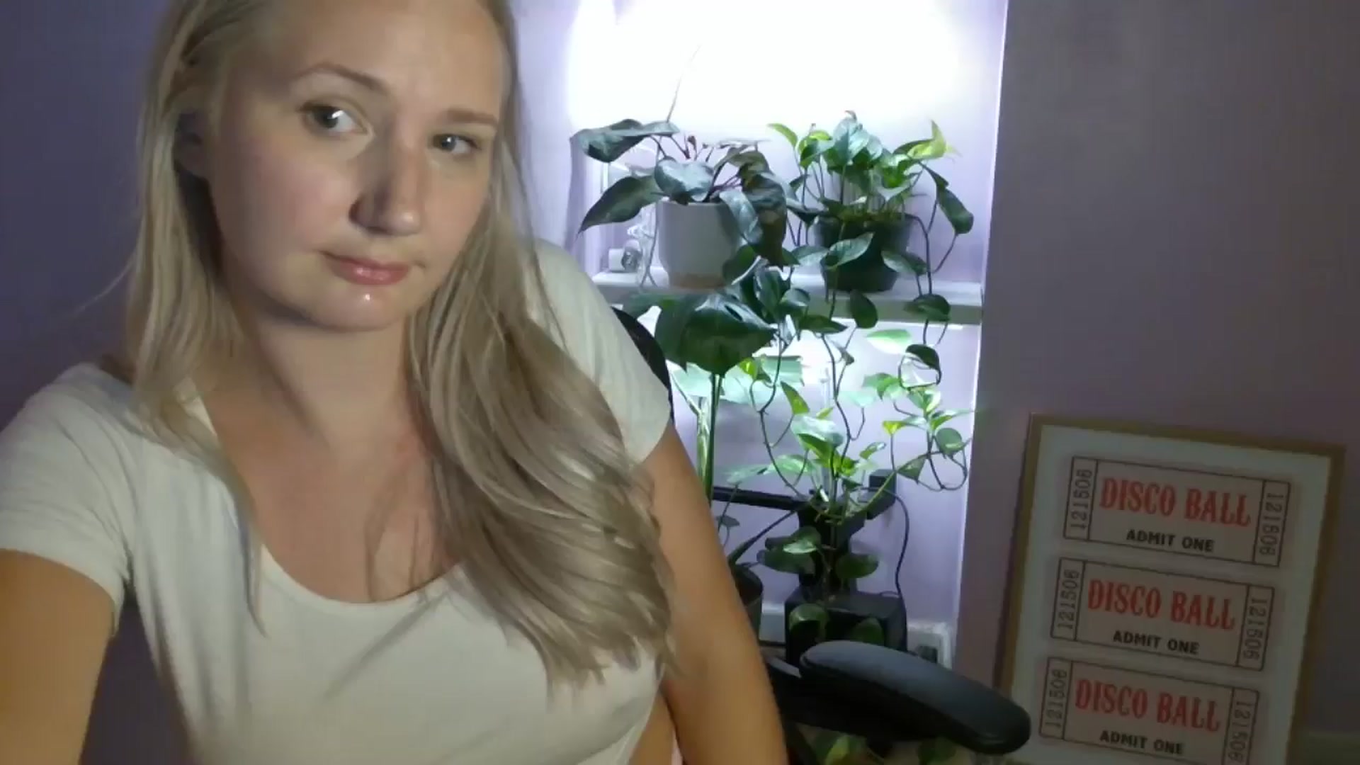 Gallery image thumbnail from EmmaHaze's myfreecams stream on, 08/28/2025, 05:52 image 1 of 20