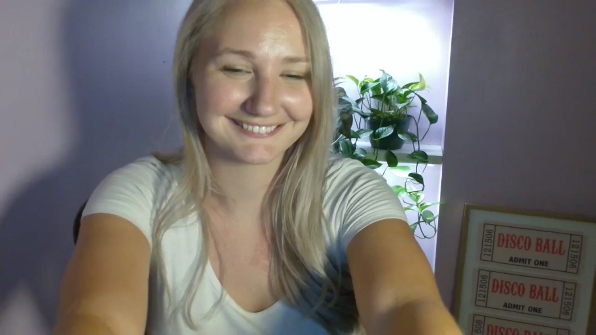 Gallery image thumbnail from EmmaHaze's myfreecams stream on, 08/28/2025, 06:59 image 10 of 20