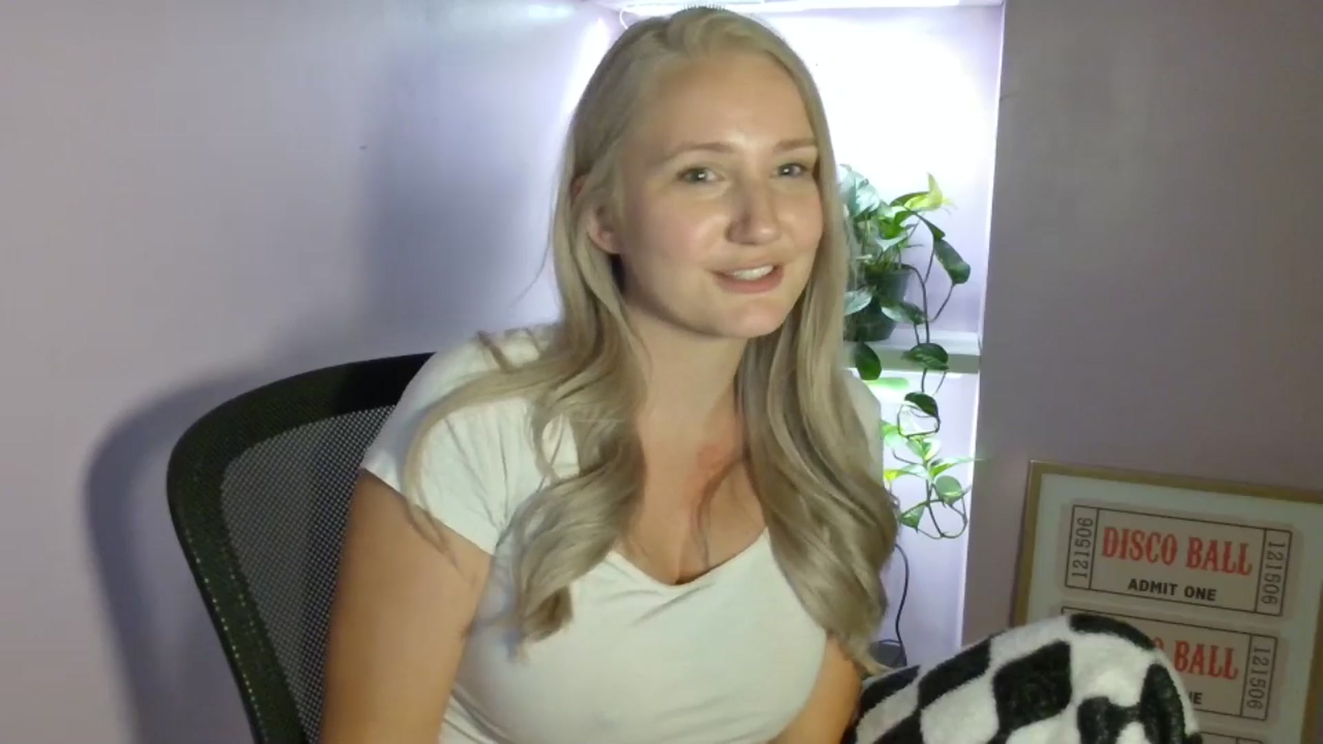 Gallery image thumbnail from EmmaHaze's myfreecams stream on, 08/28/2025, 06:59 image 3 of 20