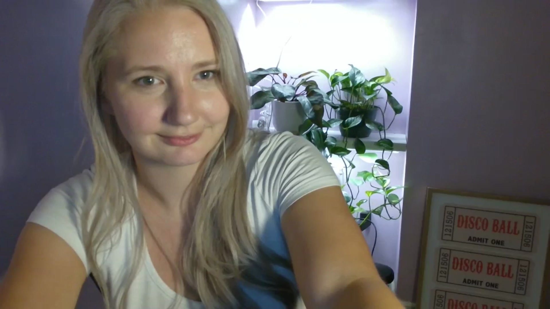 Gallery image thumbnail from EmmaHaze's myfreecams stream on, 08/28/2025, 06:59 image 11 of 20