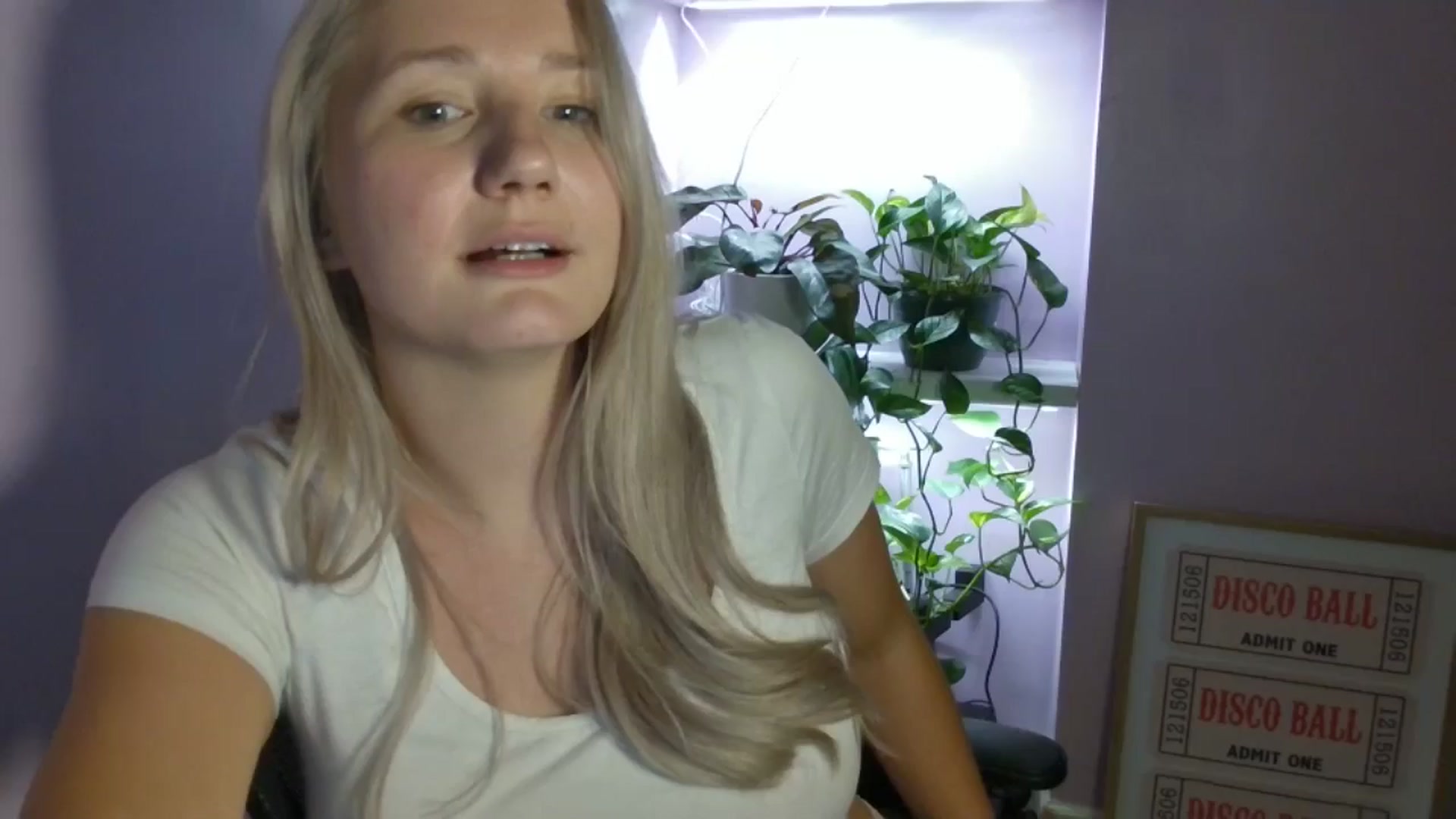 Gallery image thumbnail from EmmaHaze's myfreecams stream on, 08/28/2025, 06:59 image 9 of 20