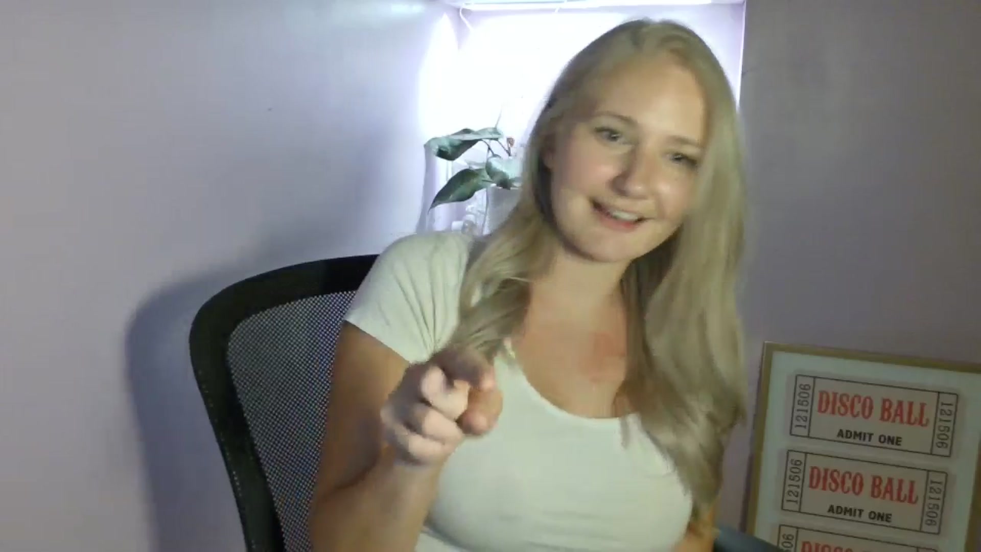 Gallery image thumbnail from EmmaHaze's myfreecams stream on, 08/28/2025, 06:59 image 4 of 20