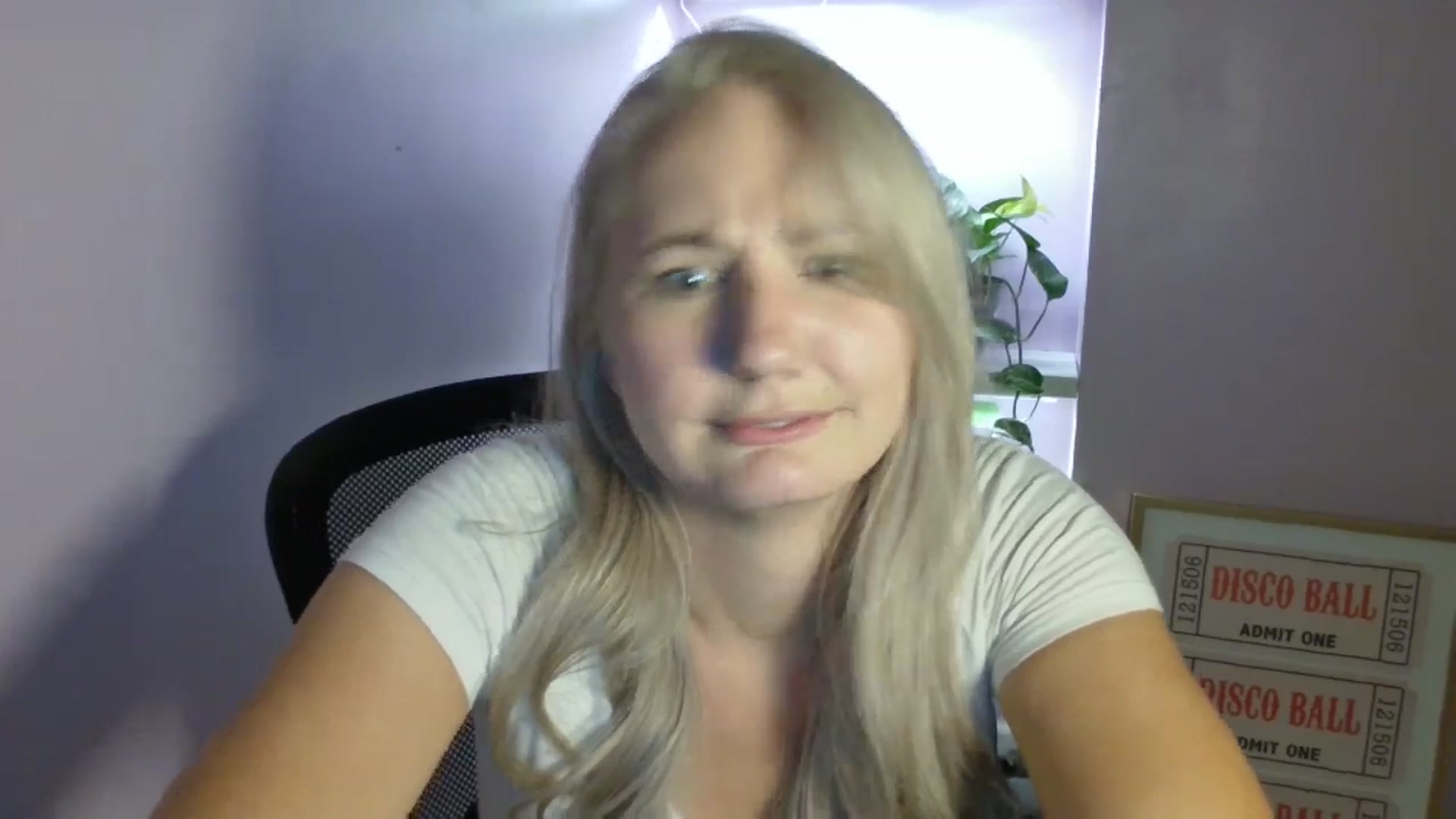 Gallery image thumbnail from EmmaHaze's myfreecams stream on, 08/28/2025, 06:59 image 5 of 20