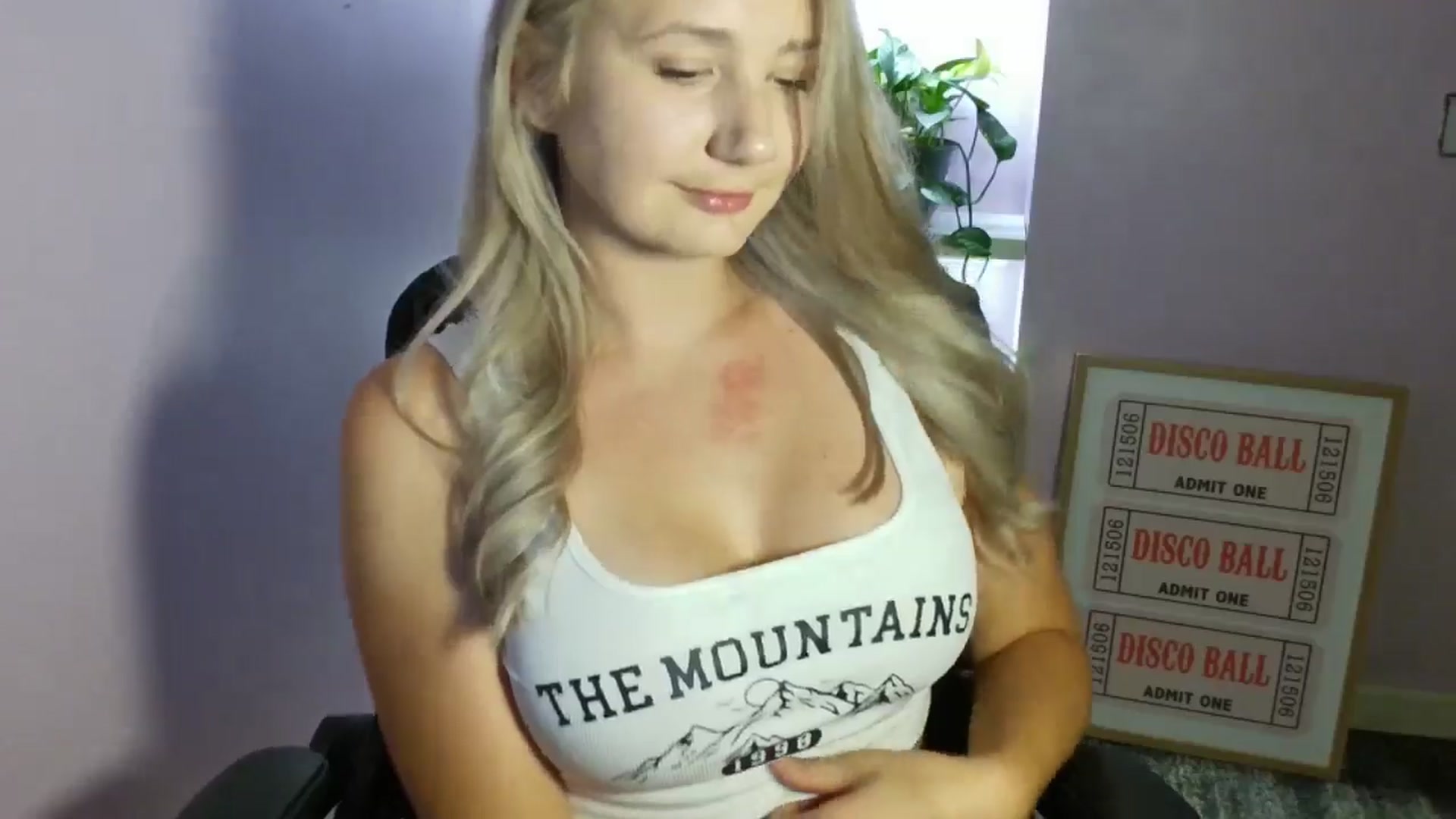 Gallery image thumbnail from EmmaHaze's myfreecams stream on, 08/29/2025, 04:37 image 13 of 20