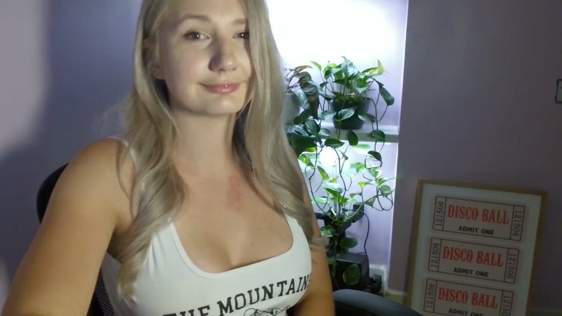 Gallery image thumbnail from EmmaHaze's myfreecams stream on, 08/29/2025, 04:37 image 3 of 20