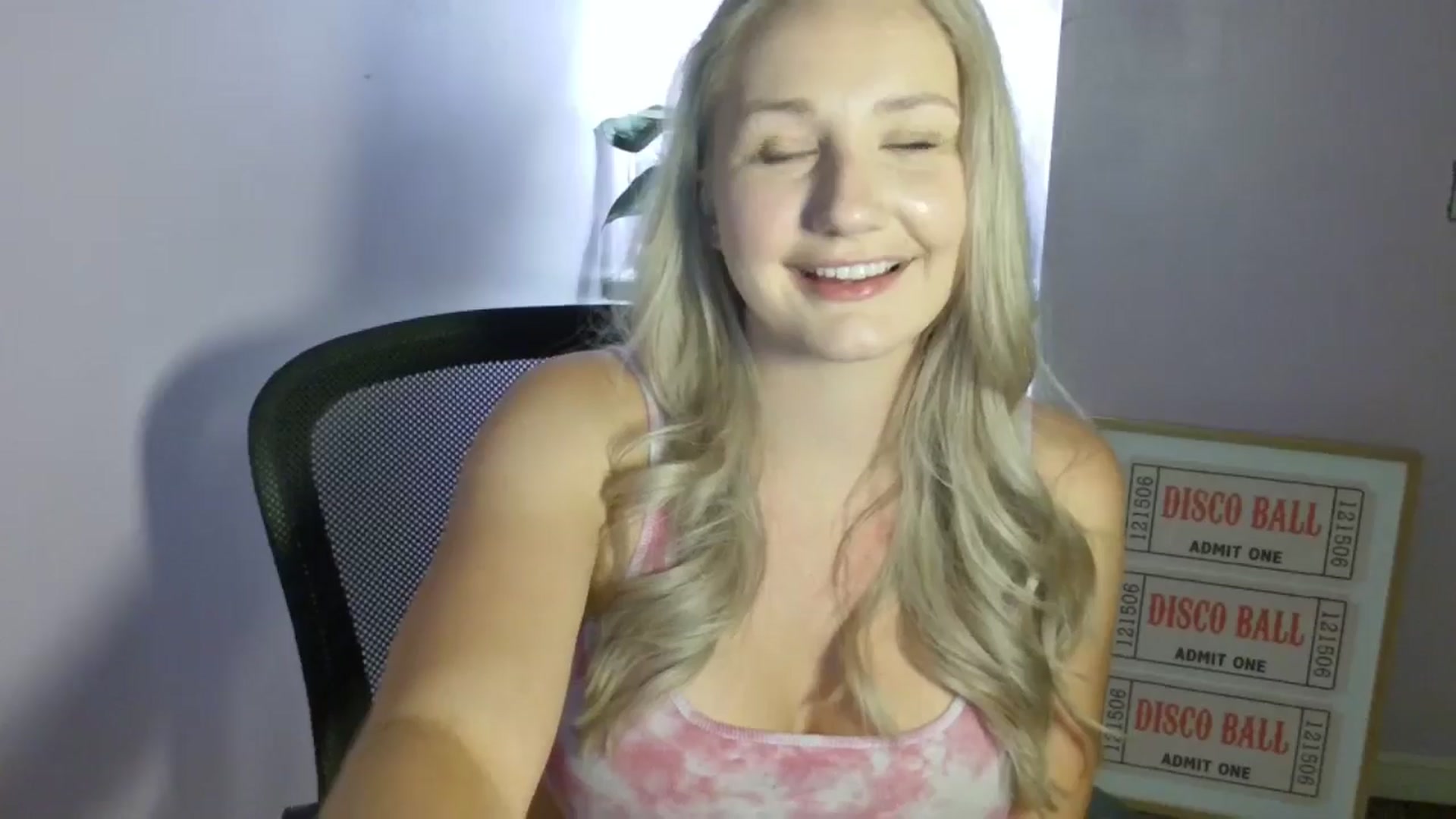 Gallery image thumbnail from EmmaHaze's myfreecams stream on, 08/30/2025, 05:44 image 6 of 20
