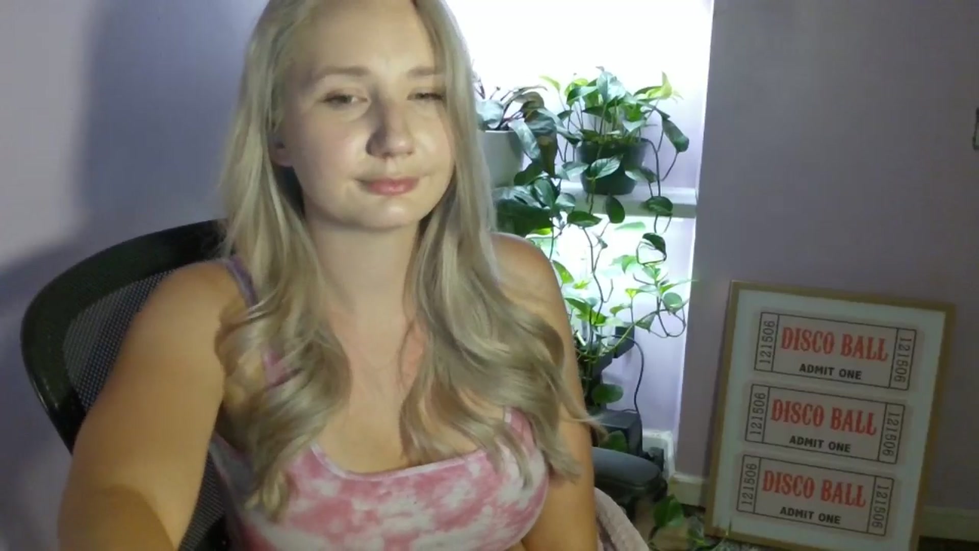 Gallery image thumbnail from EmmaHaze's myfreecams stream on, 08/30/2025, 05:44 image 14 of 20