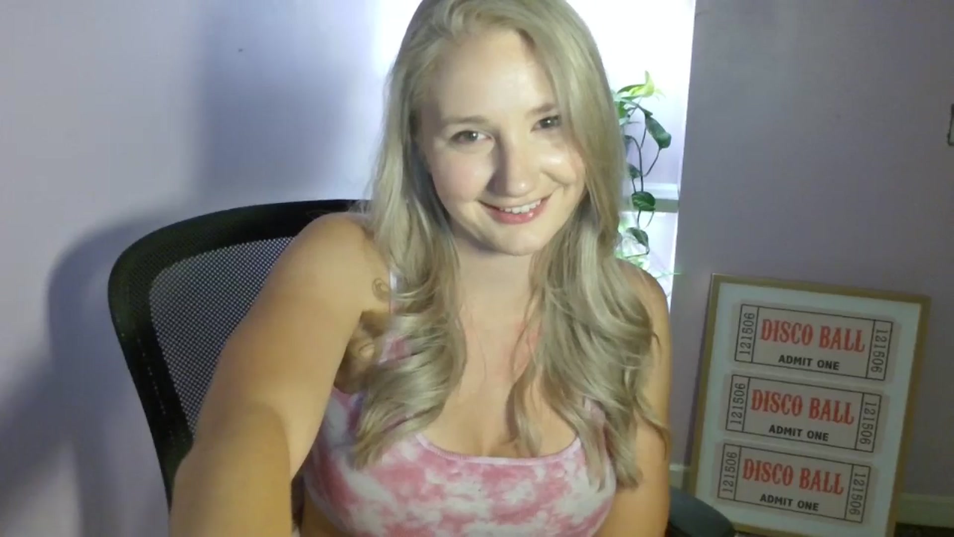 Gallery image thumbnail from EmmaHaze's myfreecams stream on, 08/30/2025, 05:44 image 9 of 20