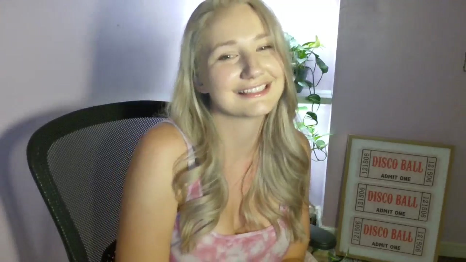 Gallery image thumbnail from EmmaHaze's myfreecams stream on, 08/30/2025, 05:44 image 11 of 20