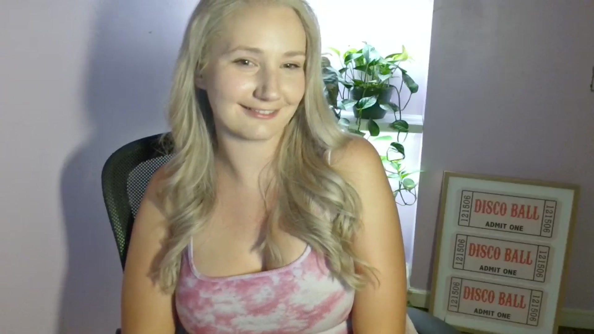Gallery image thumbnail from EmmaHaze's myfreecams stream on, 08/30/2025, 05:44 image 5 of 20