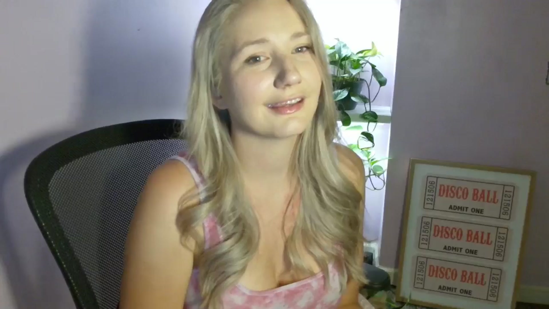 Gallery image thumbnail from EmmaHaze's myfreecams stream on, 08/30/2025, 05:44 image 12 of 20