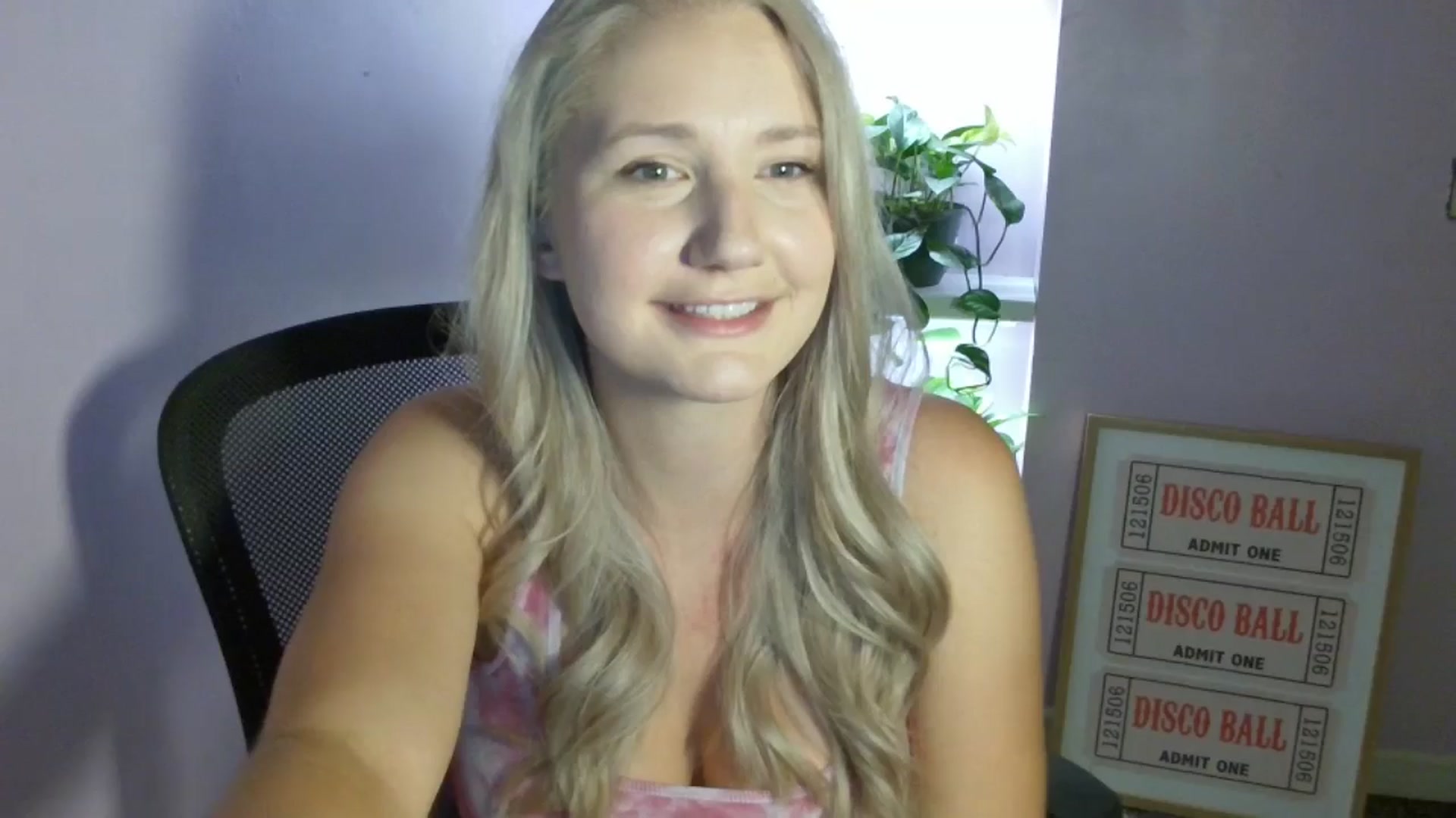 Gallery image thumbnail from EmmaHaze's myfreecams stream on, 08/30/2025, 05:44 image 1 of 20