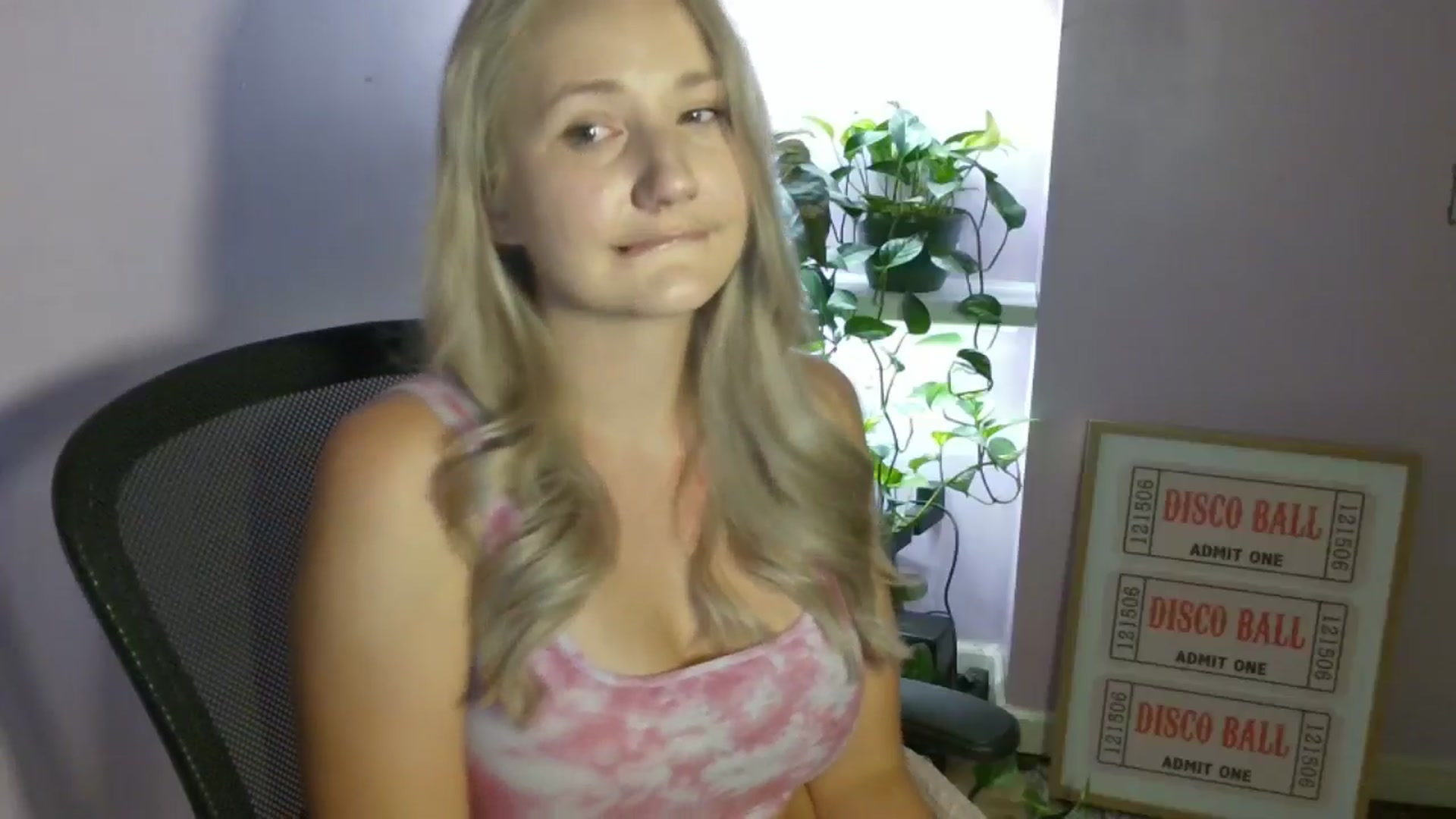 Gallery image thumbnail from EmmaHaze's myfreecams stream on, 08/30/2025, 05:44 image 13 of 20