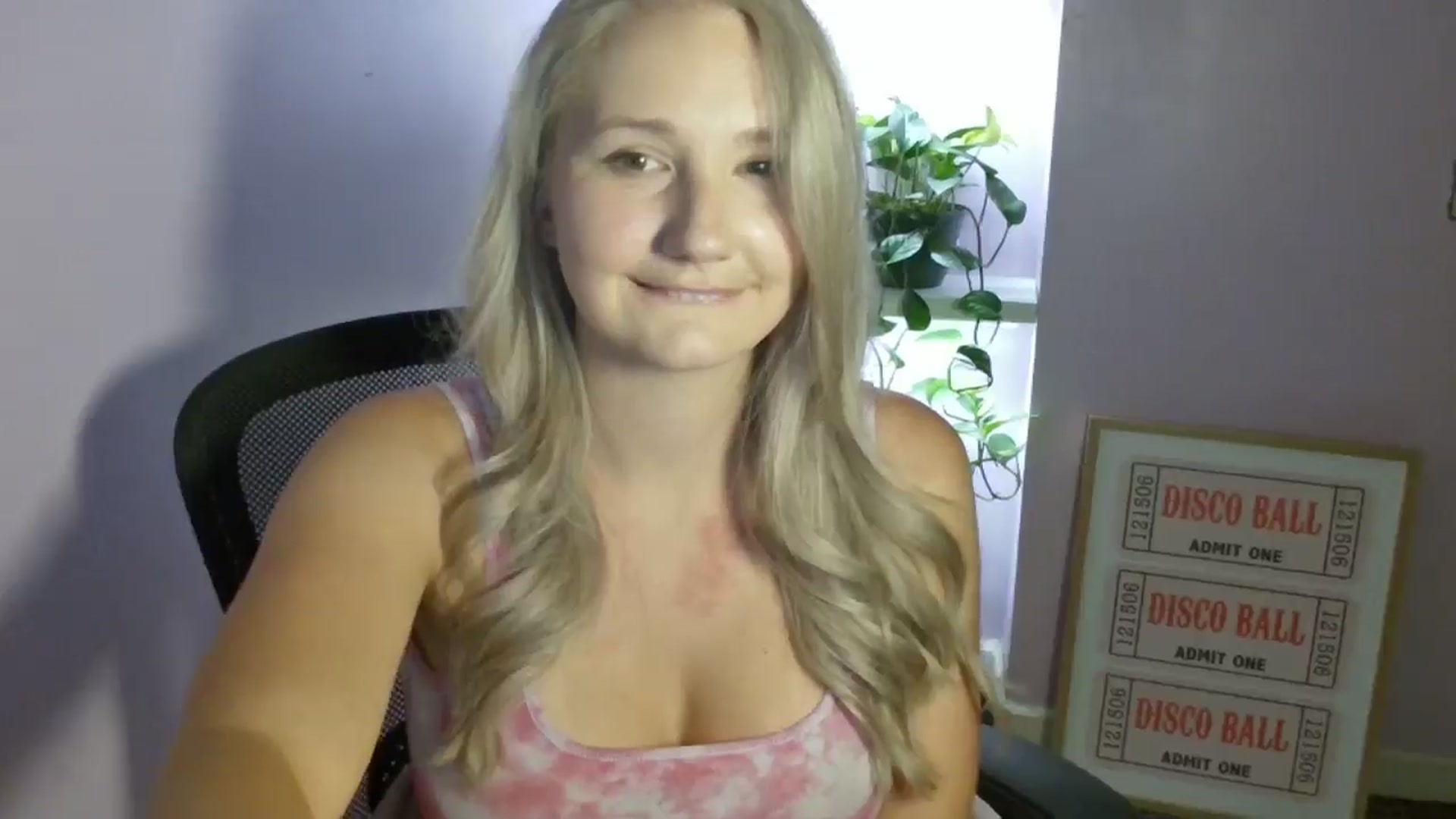 Gallery image thumbnail from EmmaHaze's myfreecams stream on, 08/30/2025, 05:44 image 15 of 20