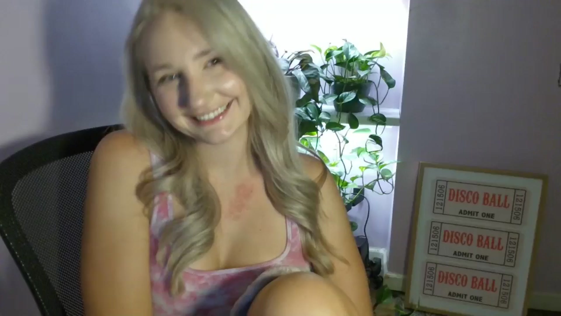 Gallery image thumbnail from EmmaHaze's myfreecams stream on, 08/30/2025, 05:44 image 18 of 20