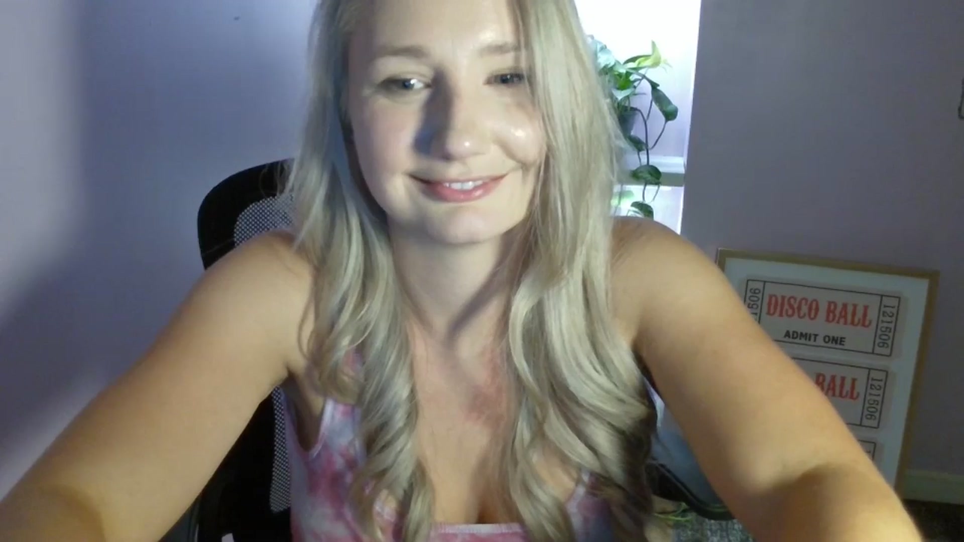 Gallery image thumbnail from EmmaHaze's myfreecams stream on, 08/30/2025, 06:09 image 12 of 20