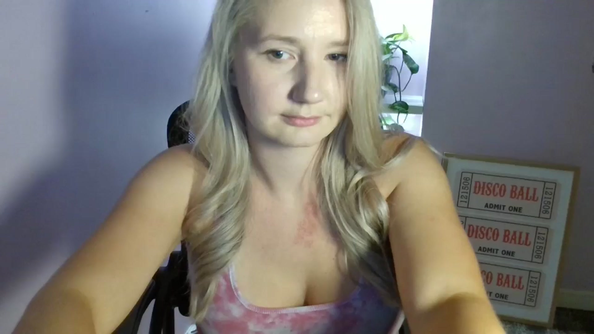 Gallery image thumbnail from EmmaHaze's myfreecams stream on, 08/30/2025, 06:09 image 15 of 20