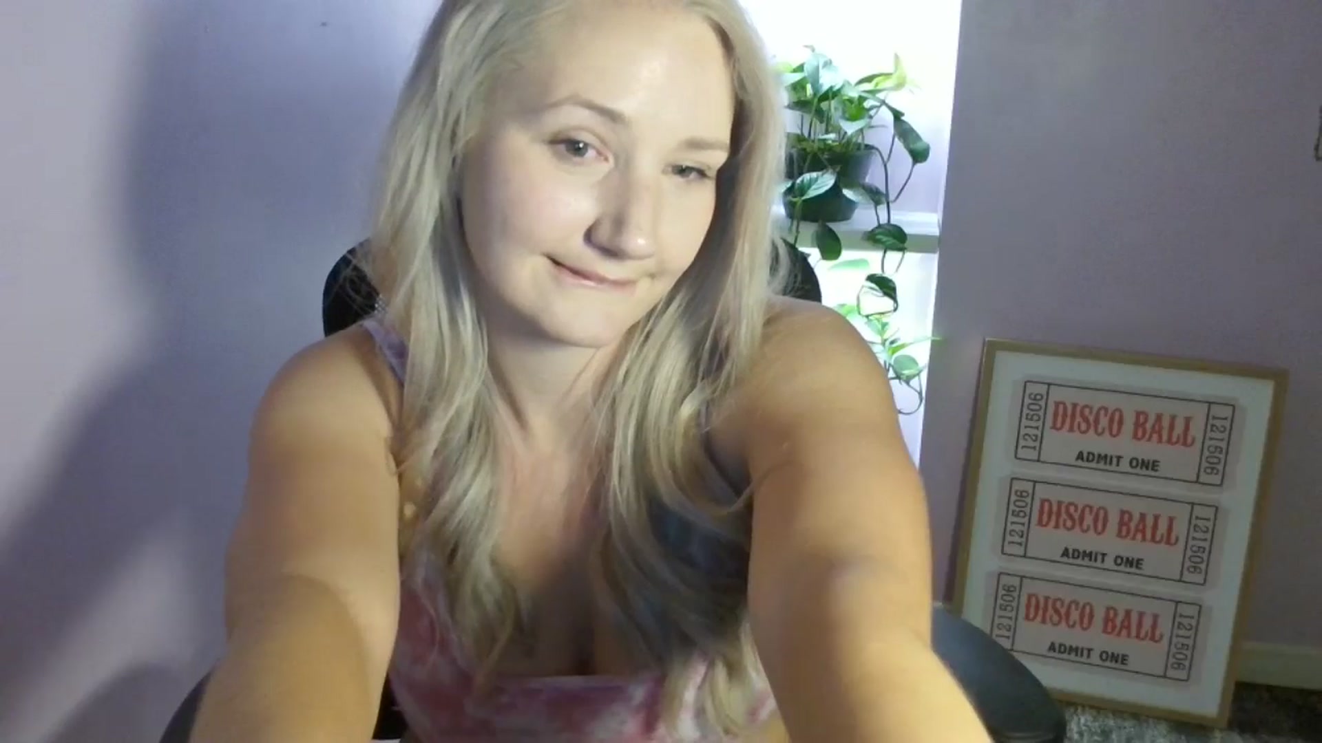 Gallery image thumbnail from EmmaHaze's myfreecams stream on, 08/30/2025, 06:09 image 4 of 20