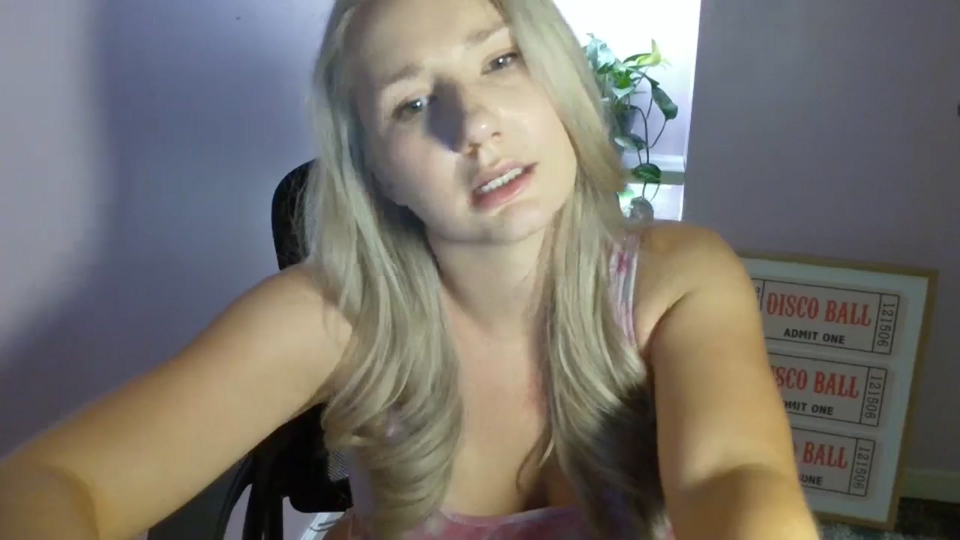 Gallery image thumbnail from EmmaHaze's myfreecams stream on, 08/30/2025, 06:09 image 16 of 20