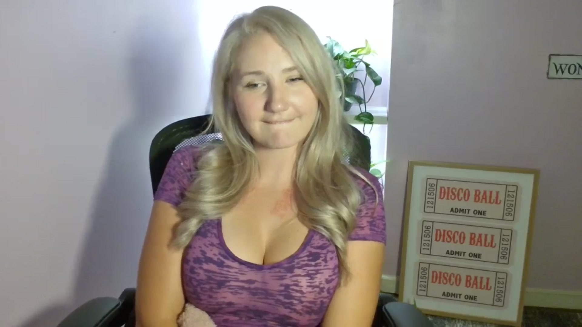 Gallery image thumbnail from EmmaHaze's myfreecams stream on, 08/31/2025, 06:17 image 9 of 20